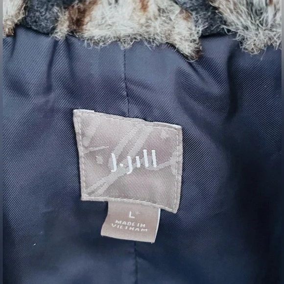 J Jill Vest Grey With Faux Fur Collar. - Picture 7 of 10